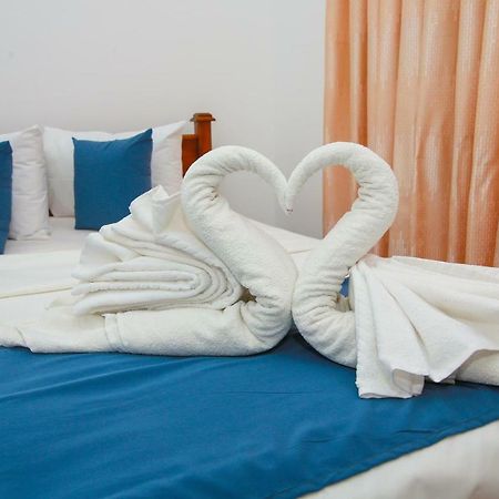 Hotel Sun Blue Упувели Екстериор снимка